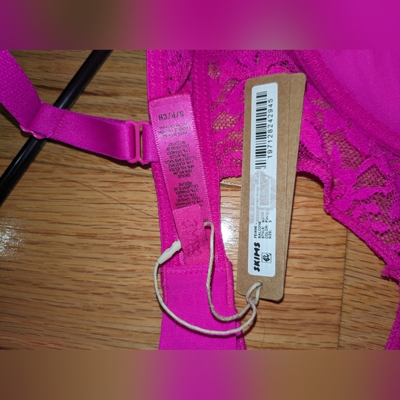 NWT SKIMS FEMME LACE LINED BALCONETTE THONG BODYSUIT IN FUCHIA - Picture 7 of 7
